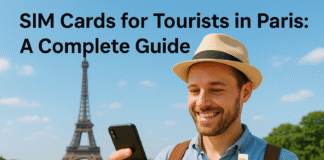 Tourist with sim card in Paris / Photo : Rose P