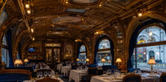 le restaurant train bleu à Pariq