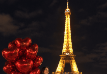 A photo in front of the Eiffel Tower for an extraordinary keepsake